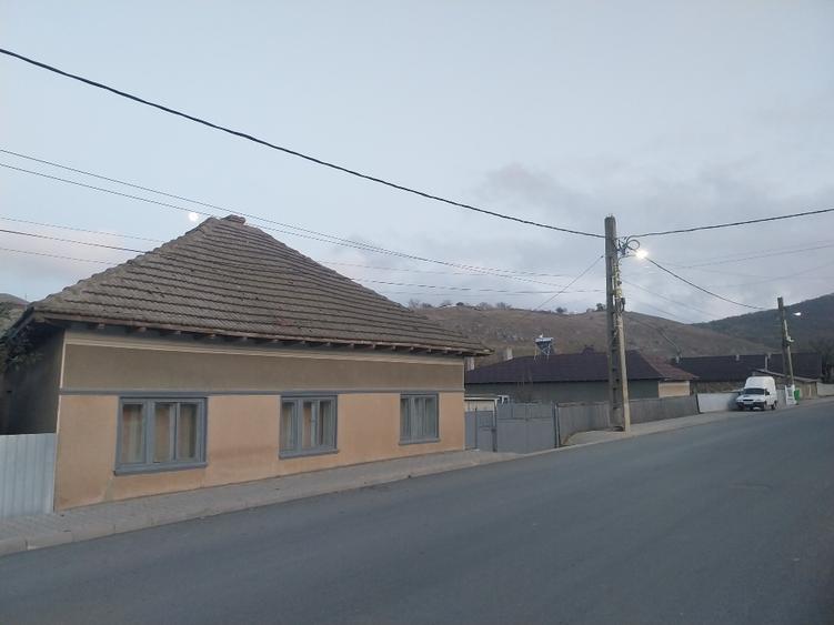 Vanzare casa si teren aferent in comuna Niculitel,judetul Tulcea - 2