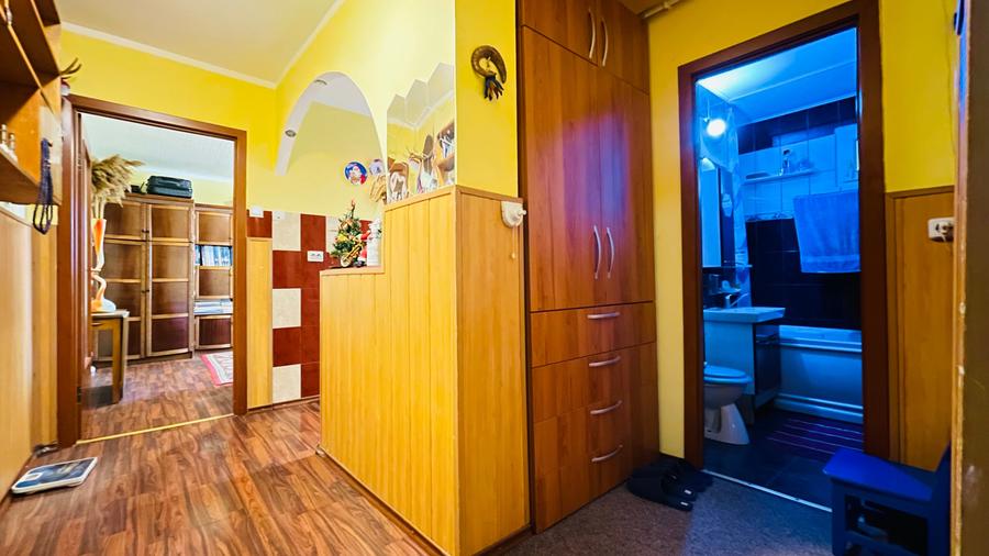 Apartament de vanzare decomandat cu 2 camere - 2