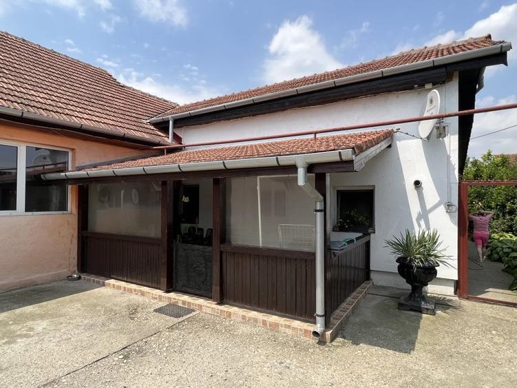 2 case, hala depozitare, teren 3785 mp - 2 F.S. - 22 m, pe malul Begai - 4