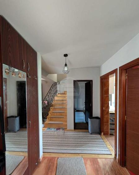 De vanzare casa tip duplex in Flore?ti, intr-o zona exclusiv de case ! - 7