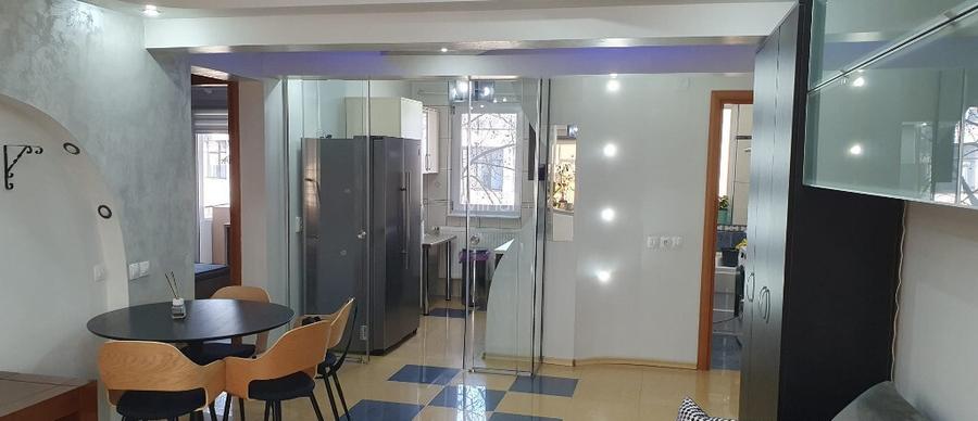 Apartament 3 camere, decomandat, renovat, ultracentral, mobilat Apartament 3 camere, decomandat, renovat, ultracentral, mobilat