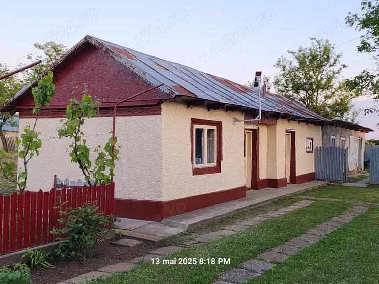 Casă cu 5 camere cu Teren 6300 Mp în Scorțaru Vechi