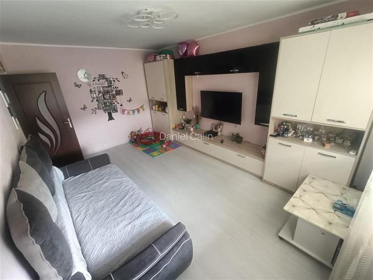 Apartament de vanzare 3 camere decomandat Mioritei/Bradului