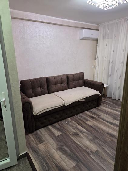 Inchiriere Garsoniera Pret: 1200 lei/luna + o luna avans. Se face contract declarat la ANAF. Pentru mai multe detalii si vizionare, sunati in privat. - 1