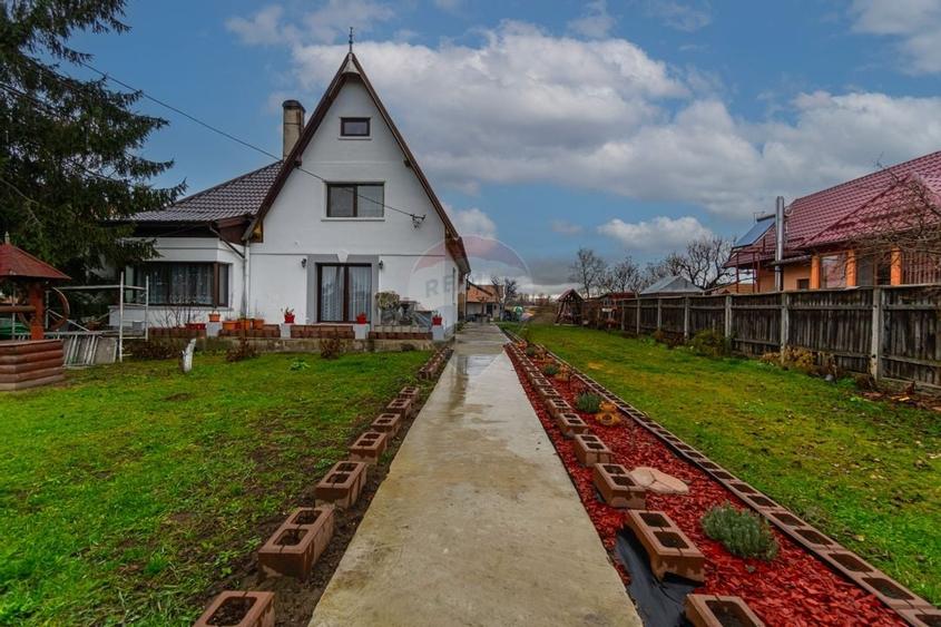 Vila cu 8 camere, 7150 mp teren intravilan I OZUN, COVASNA| COMISION 0 - 2