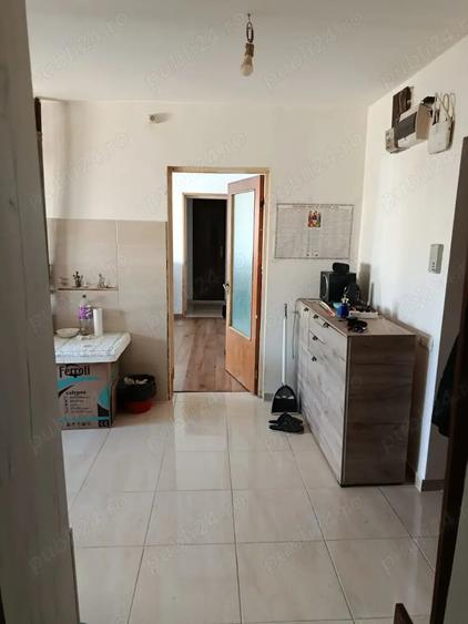 Apartament cu 3 camere semidecomandat în Militari