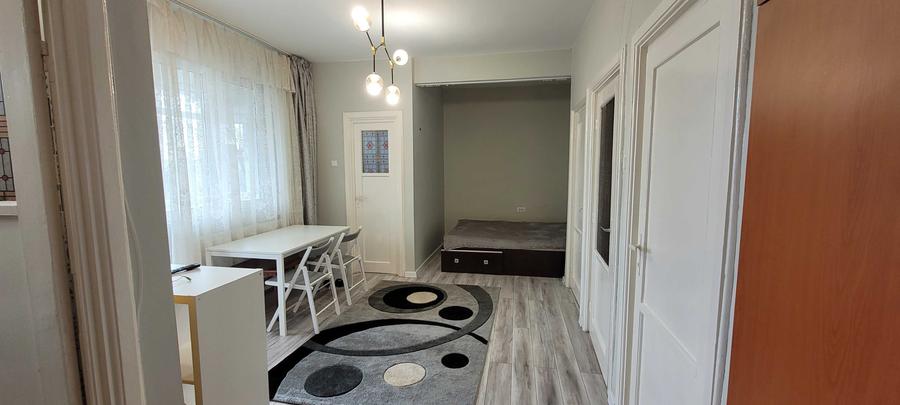 Garsonieră decomandată în Jiului