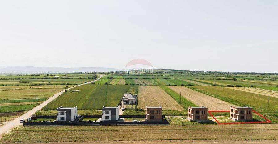 Casa / Vila de vanzare la rosu in Radauti Casa / Vila de vanzare la rosu in Radauti