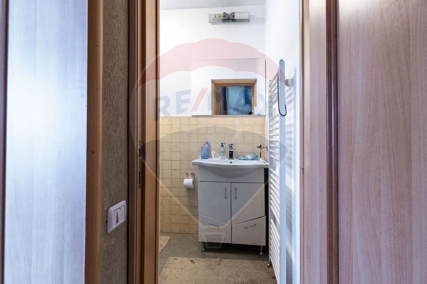 Casă spațioasă 350 mp utili, Teren 650 mp, Garaj subteran, Tractorul - 58