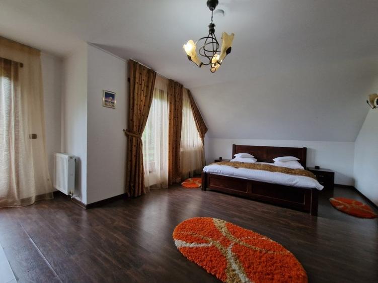 Complex Turistic - 900 mp utili -  teren 3000 mp - Piscina - zona turistica - 35