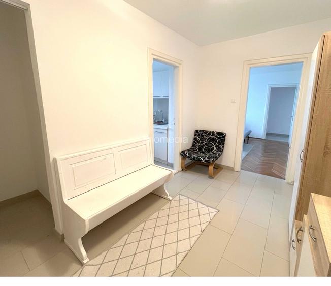 Apartament cu 3 camere semidecomandat, mobilat în Ultracentral Apartament cu 3 camere semidecomandat, mobilat în Ultracentral