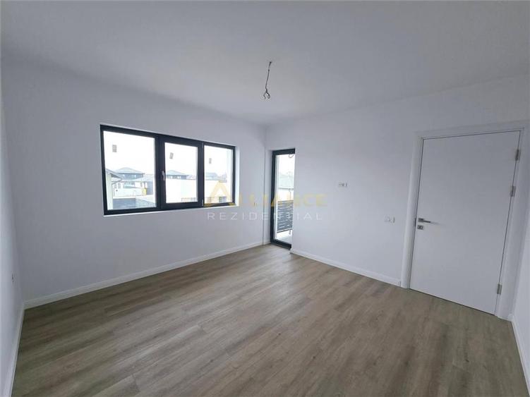 Vila individuala- 4 camere- panouri solare- 800m de STV - 6