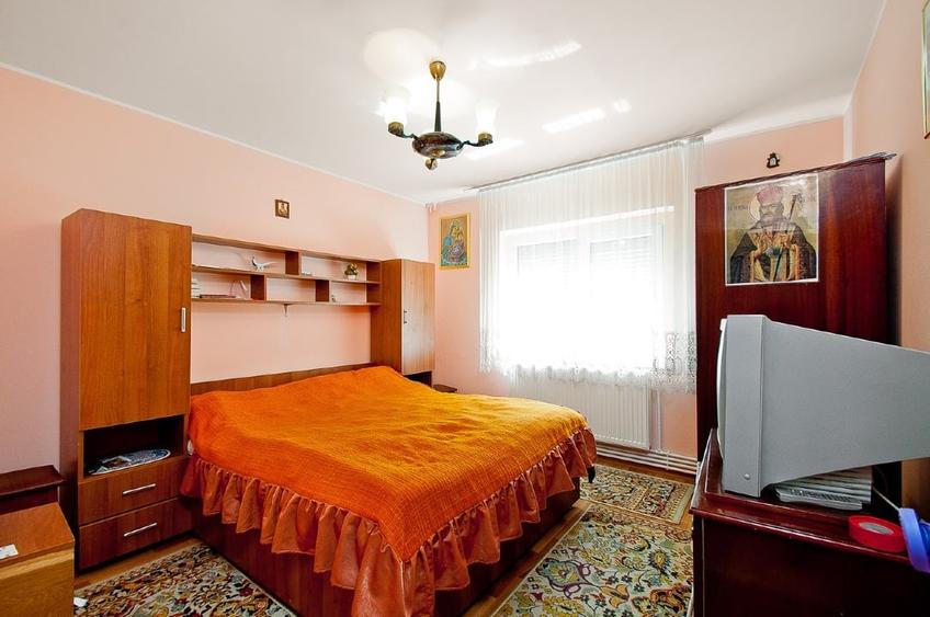 Apartament cu 2 camere decomandat, mobilat în