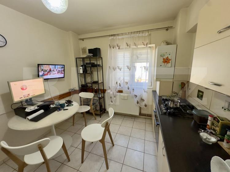 Apartament cu 3 camere decomandat, mobilat în Cetate