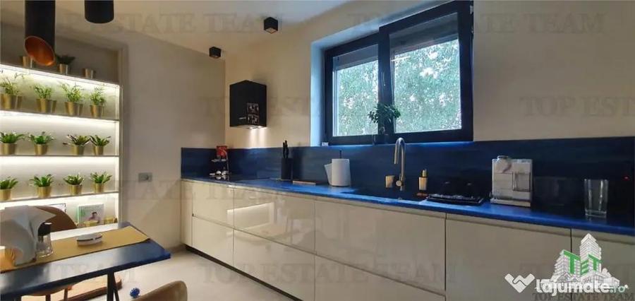 Casă cu 18 camere cu Teren 550 Mp în Domenii