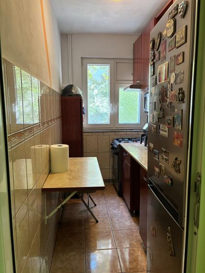 Apartament cu 3 camere semidecomandat în Central