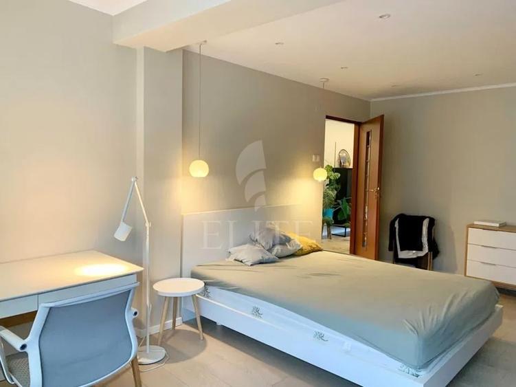 Apartament cu 2 camere semidecomandat, mobilat în Central