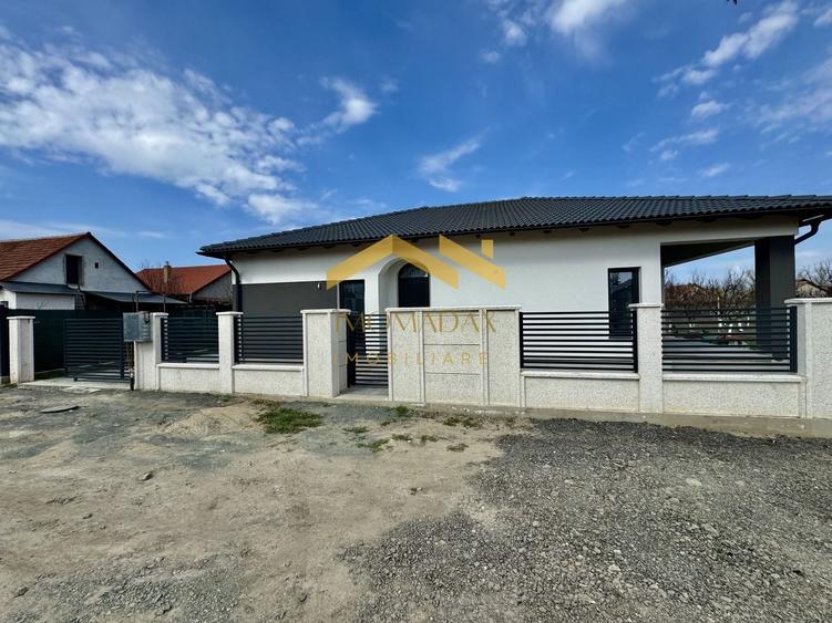Casă individuală cu 3 camere cu Canalizare în Utvin