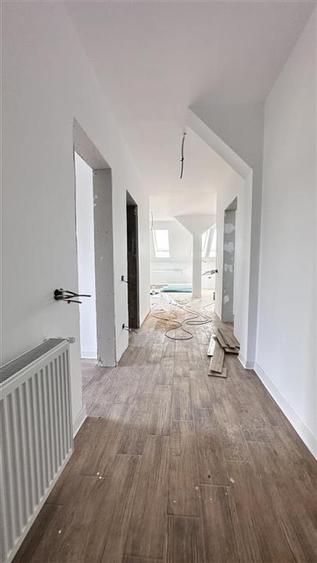 Apartament cu 3 camere decomandat în Tractorul