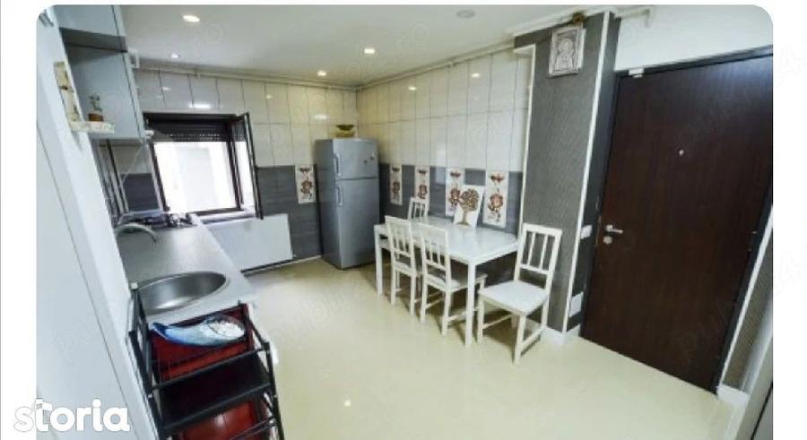 Apartament cu 3 camere, mobilat în Titan
