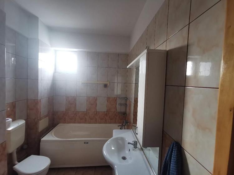 Apartament cu 3 camere decomandat în Ultracentral