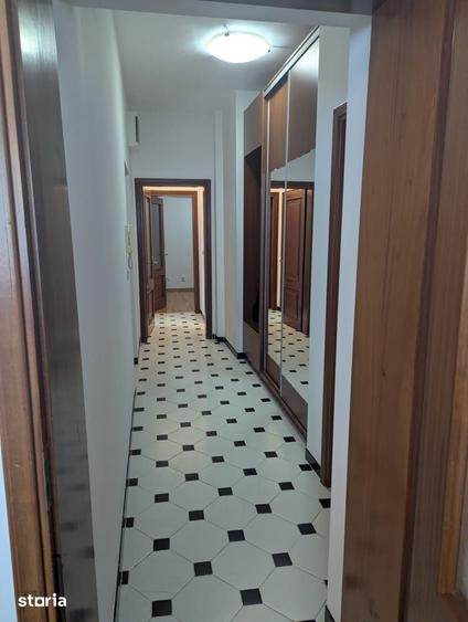 Casă cu 5 camere decomandat cu Teren 89 Mp în Străulești