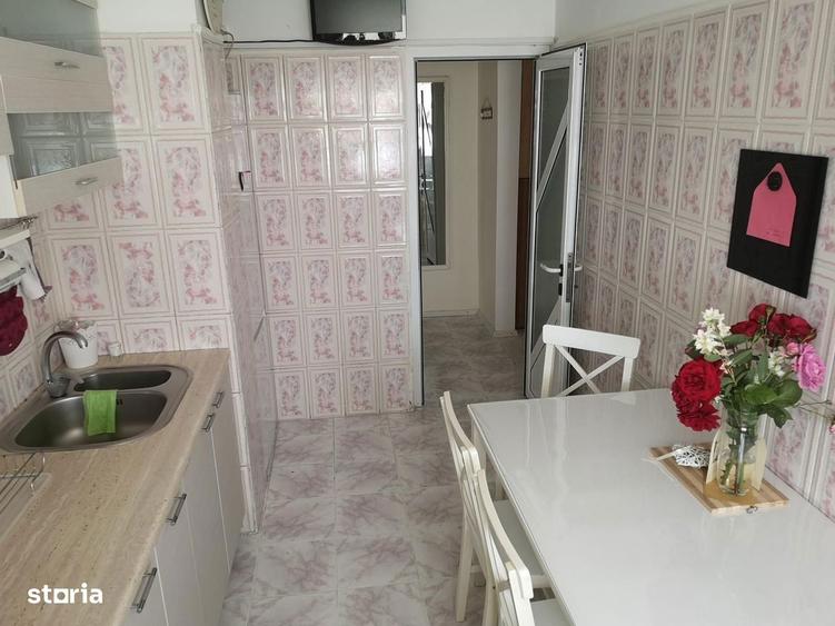 Apartament cu 3 camere decomandat, mobilat în Tomis Nord