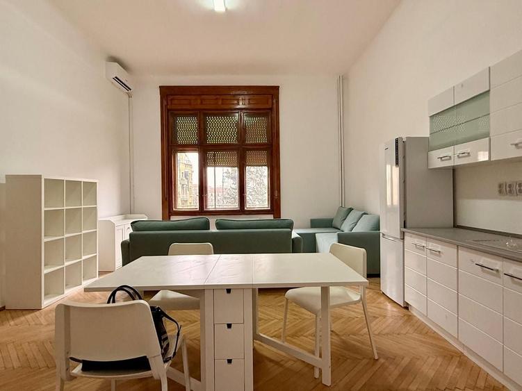 Apartament cu 4 camere decomandat, mobilat în Ultracentral