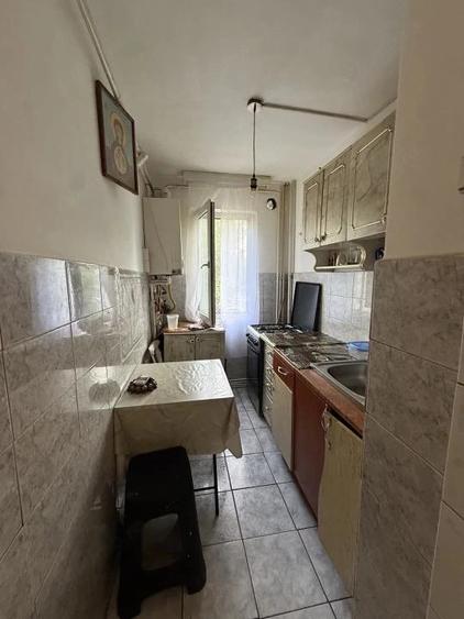 Apartament cu 4 camere semidecomandat în Micro 39