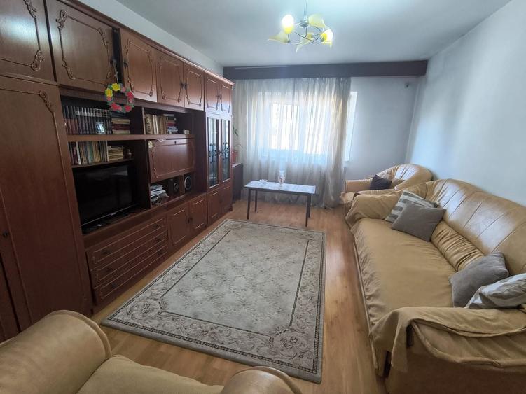 Apartament cu 3 camere decomandat în Dacia