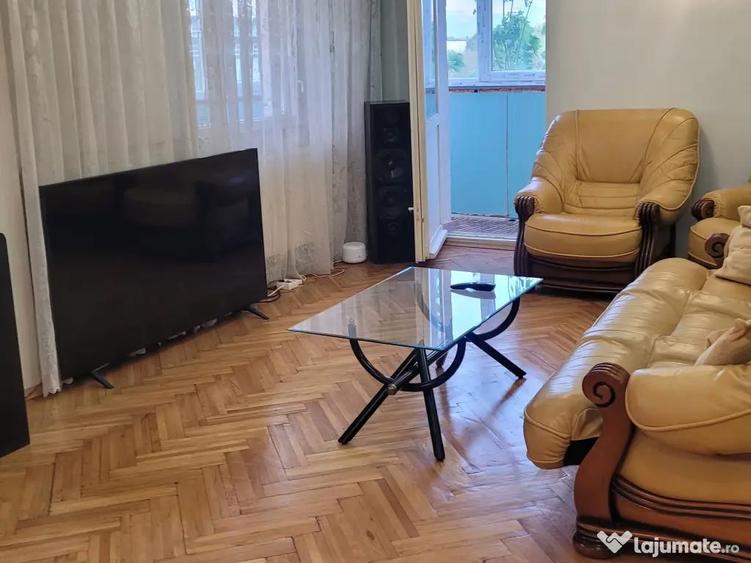 Apartament cu 5 camere decomandat în Păcii