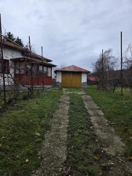 Casă cu 5 camere cu Teren 1000 Mp în Central