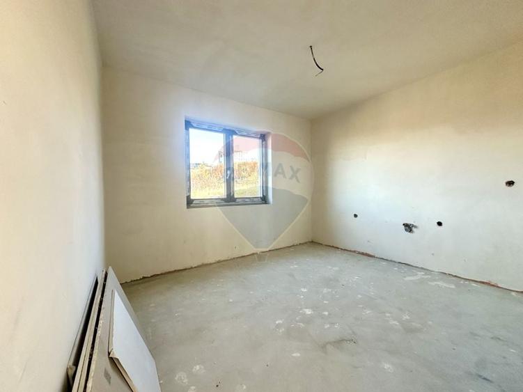 Casă individuală cu 7 camere cu Teren 350 Mp în Sălicea