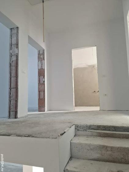 Casă cu 7 camere în Giroc