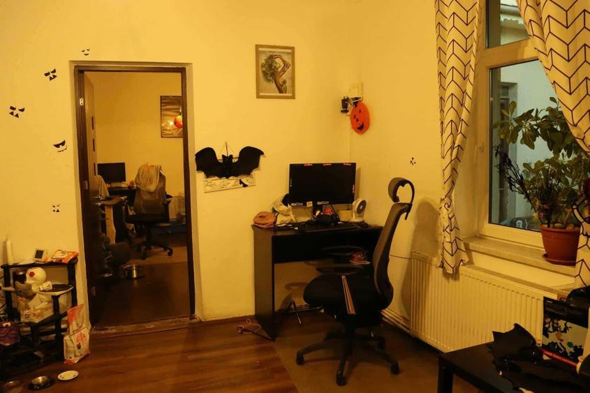 Casă cu 4 camere semidecomandat cu Teren 150 Mp în Central