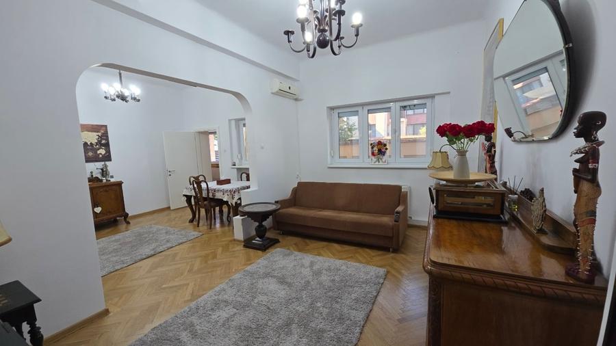 Apartament cu 4 camere decomandat, mobilat în Domenii