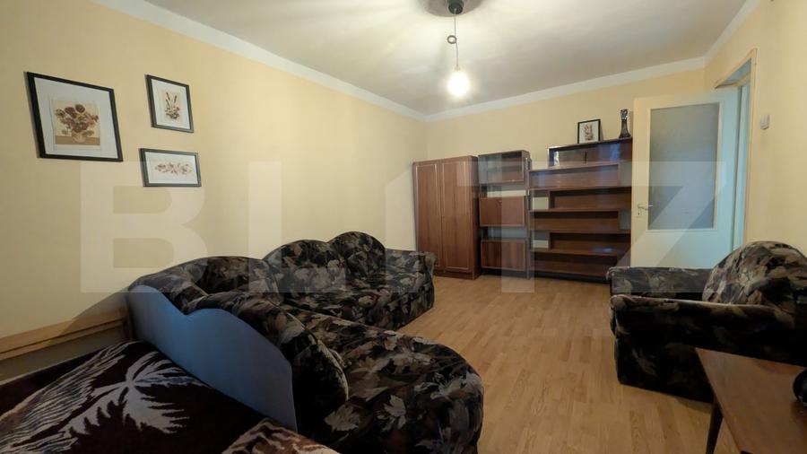 Apartament cu 4 camere decomandat, mobilat în Republicii