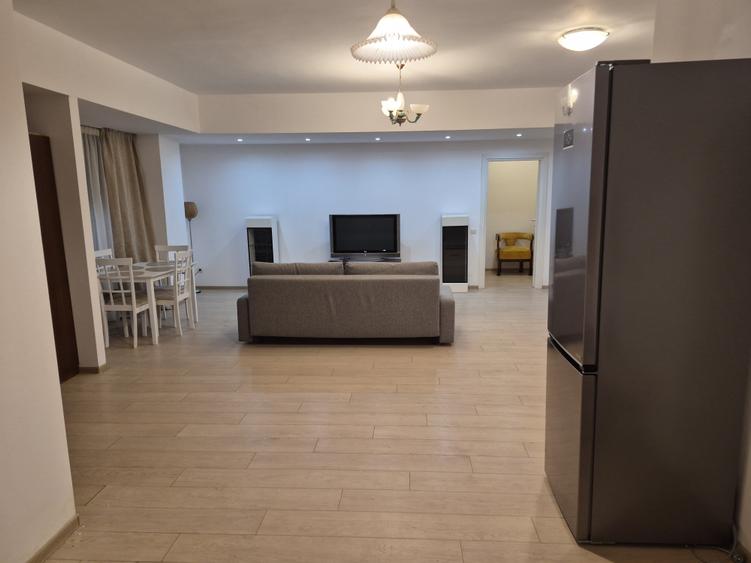 Apartament cu 2 camere semidecomandat în Băneasa