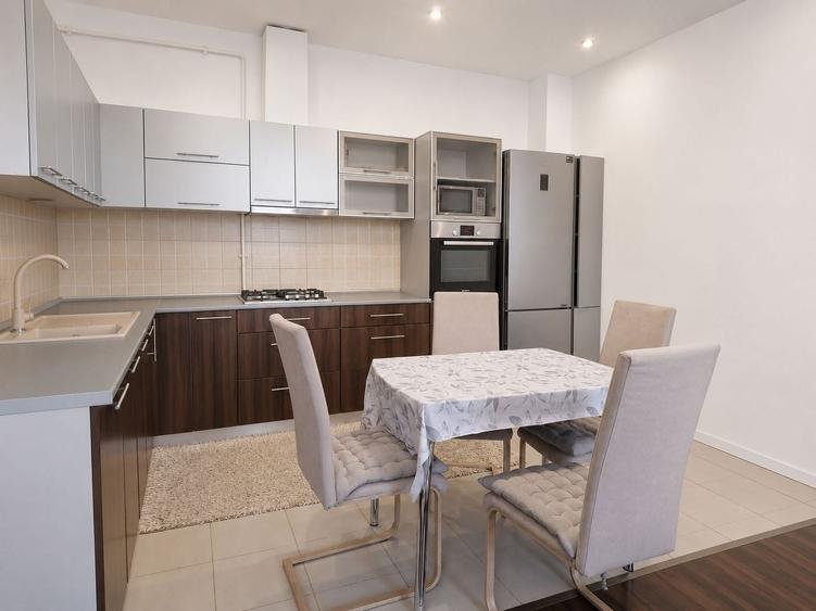 Apartament cu 2 camere semidecomandat, mobilat în Soarelui