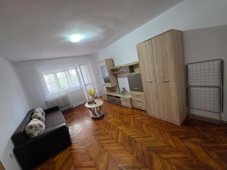 Inchiriez apartament 2 camere zona Miorita Deva - 1