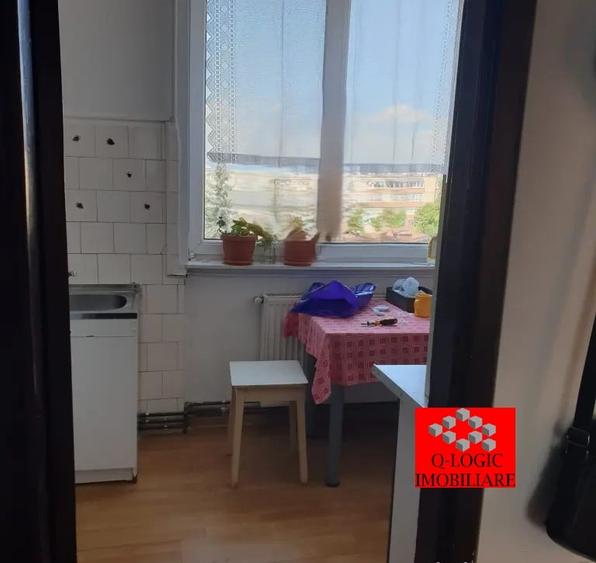 Apartament cu 2 camere nedecomandat în Tractorul