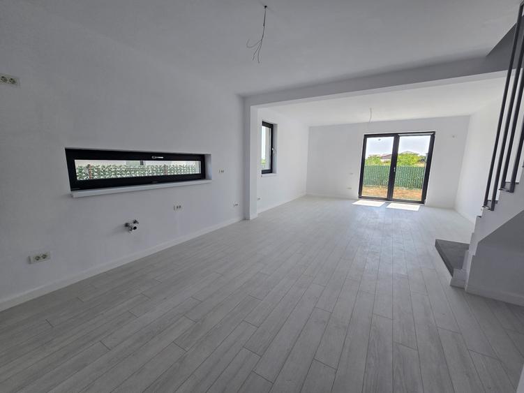 Vila tip duplex - 3 camere -2 bai - pod - incalzire in pardoseala-15 min de RATB - 9