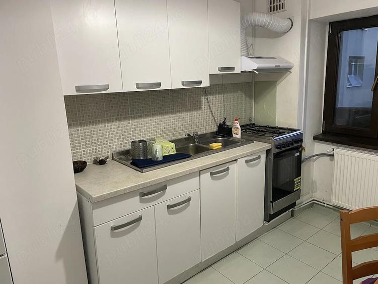 Apartament cu 4 camere decomandat în Lacul Tei