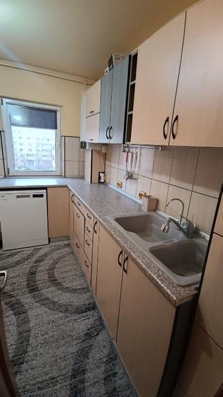 De inchiriat Apartament 3 camere - 2