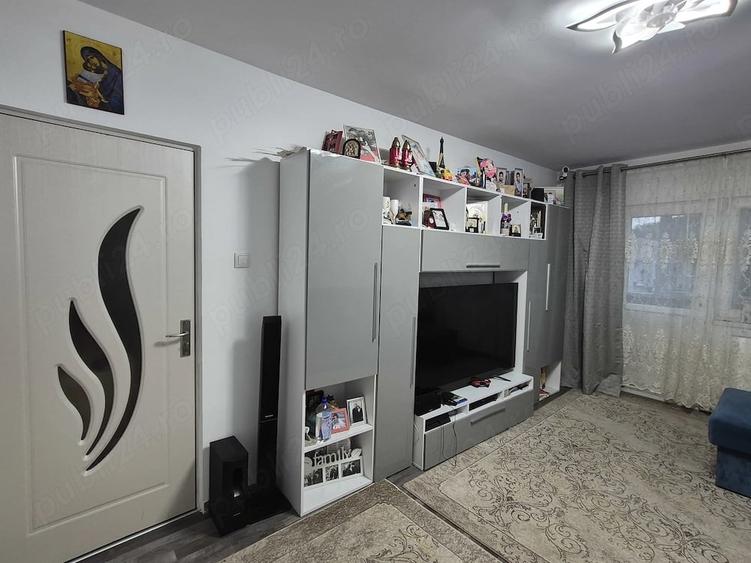 Apartament cu 3 camere decomandat în Frumoasa