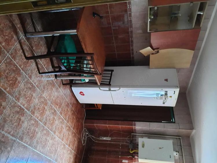 Ofer spre inchiriere apartament 2 camere, decomandat, mobilat, utilat, etaj 1, zona Craiovei - 3