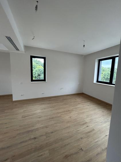 Duplex cu 5 camere cu Canalizare în Nord-Est