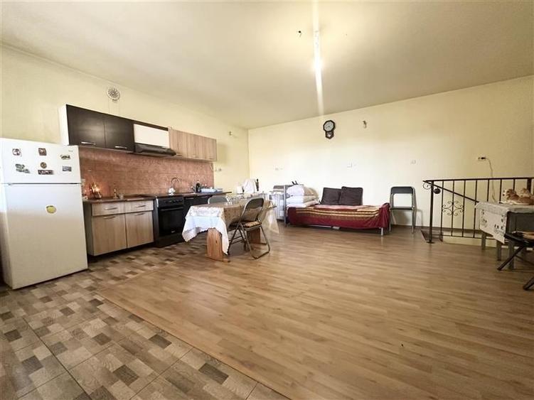 Casa S+P+1E cu Teren de 854 mp, Pretabila pentru Doua Familii - 13