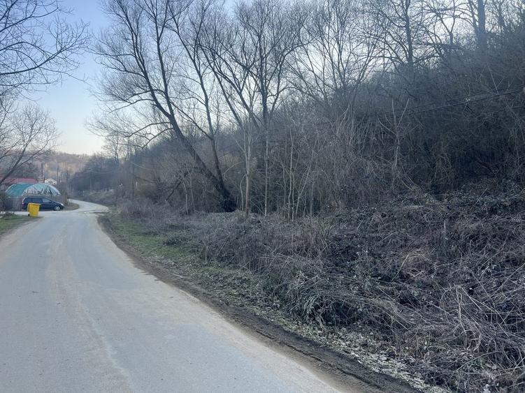 Vand teren 1.090 mp - Leamna de jos / Craiova , teren lipit de padure! - 1