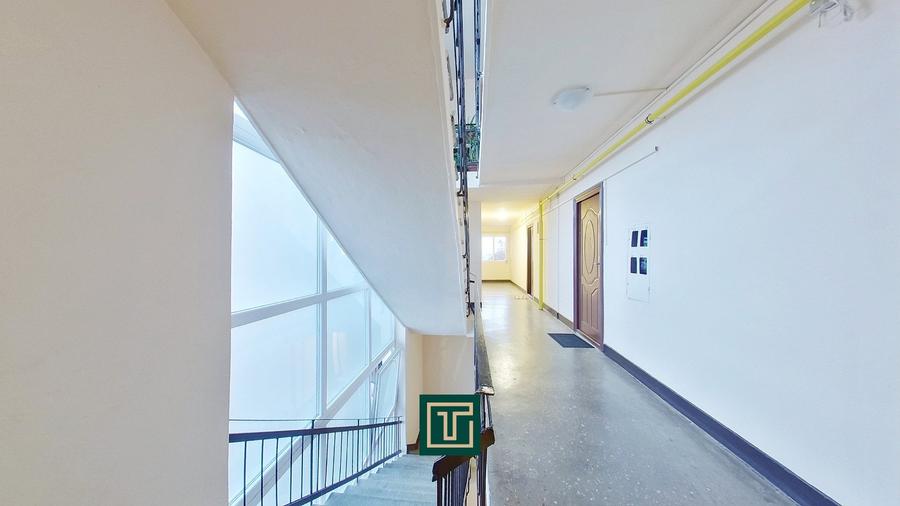 Garsonieră decomandata la 500 m de AFi si Atrium la etajul 3 - 5